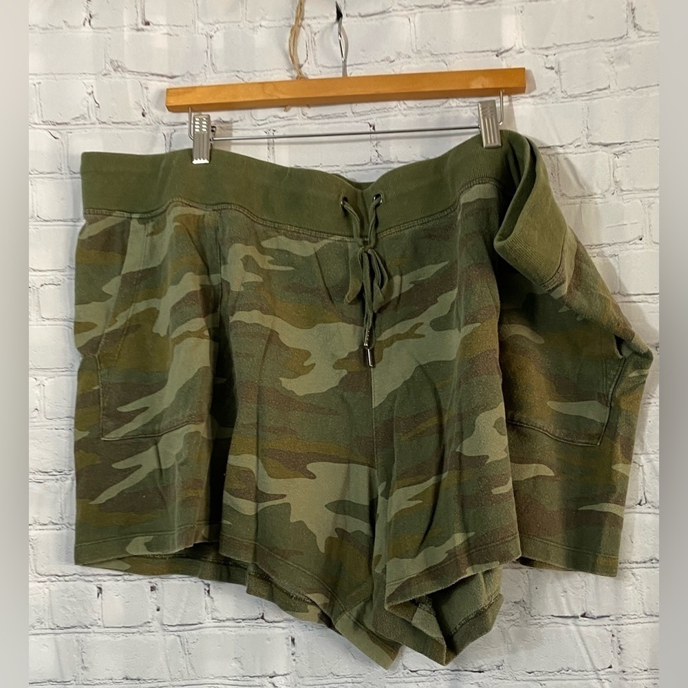 Terra & Sky Womens Plus Size 4X Camo Drawstring Booty Shorts